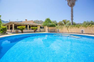 240 m² Villa
