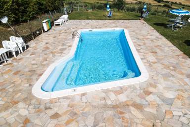 Ferienhaus mit Terrasse, Pool und Garten