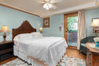 Bed and breakfast  Claxton Community