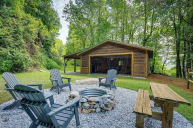 Cabin  Topton