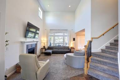 Holiday home with terrace, barbecue & hot tub