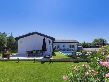 Ferienhaus mit Grill, privatem Pool und Terrasse