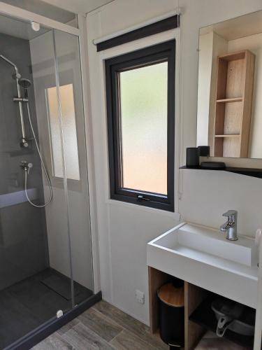 Lodge with pool & patio | Pets allowed in Gaillard