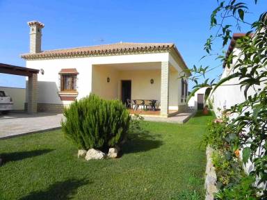 Fully equipped holiday home with garden, private pool & BBQ