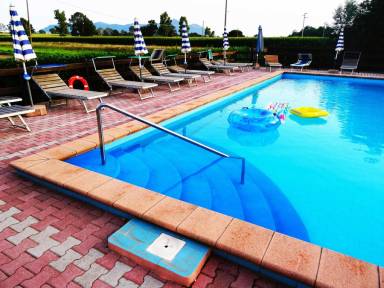 Camera privata con griglia e piscina | Vista sull'acqua