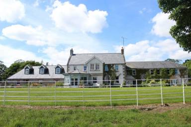Accommodation Balcony Newtownmoynagh
