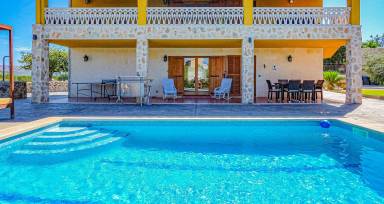 298 m² Villa