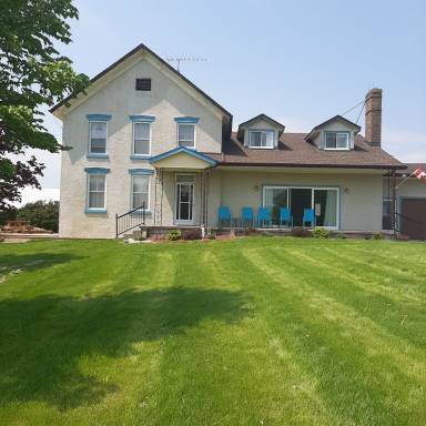 Farmhouse Gananoque