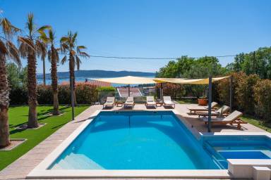 Villa mit Grill, privatem Pool und Whirlpool | Bergblick