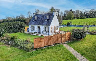 77 qm Ferienhaus für 6 Gäste mit Hund in Pleuven, Finistère