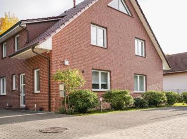 100 m² Apartment