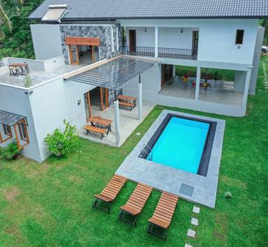 400 m² House