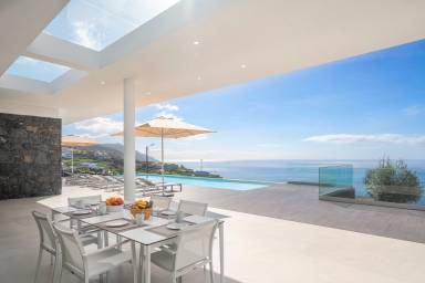 300 m² Villa