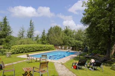 Ferienwohnung mit Pool, Terrasse und Garten