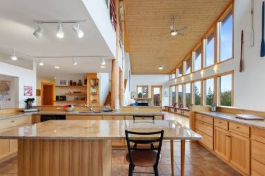 386 m² House
