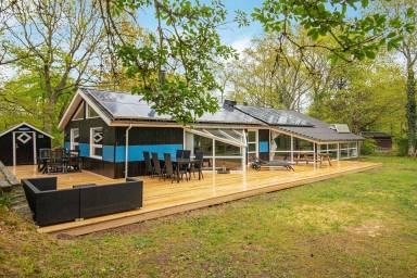 Familienorientiertes großzügiges Ferienhaus mit Pool, Terrasse und Sauna | Haustiere erlaubt