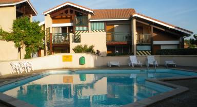 Appartement de vacances entièrement équipé avec barbecue, piscine privée et jardin | Vue ville | Plage à proximité | Avec animaux autorisés