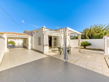 90 m² House