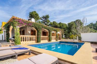 Fully equipped big villa with private pool, BBQ & garden | Mountain view | Next to the beach