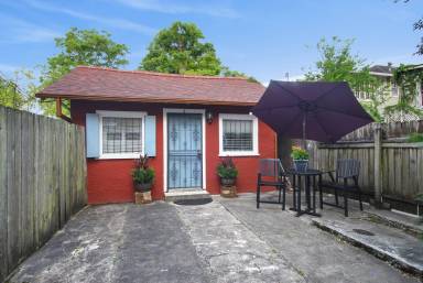 House Uptown/Carrollton