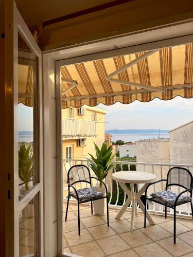 Rental apartment with patio in Tucepi