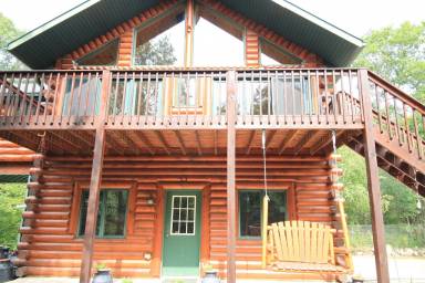 Cabin Balcony/Patio Brockway