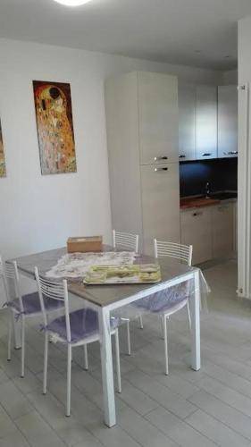 Apartment with pool & garden — photo 5