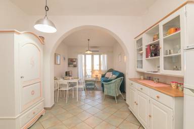 Attraente casa accogliente e familiare con terrazza