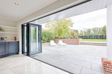 Holiday apartment with garden