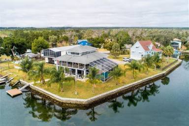 House  Weeki Wachee Gardens