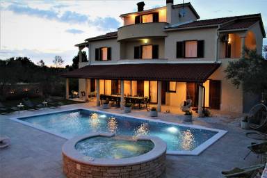 Piacevole casa a Dignano con piscina privata