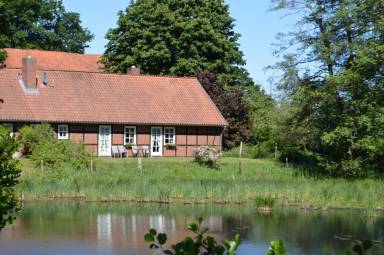 Wunderschönes Ferienhaus in Thomasburg mit Eigenem Garten