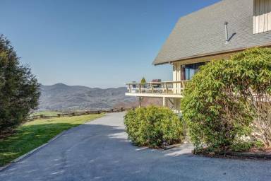 279 m² House