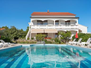 Schöne Wohnung mit Terrasse, Garten und Pool | Haustiere sind willkommen