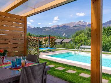 Ferienhaus mit Pool, Garten und Grill
