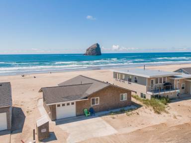 House Pacific City