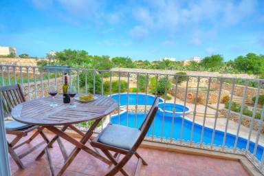 Espectacular apartamento apto para niños con terraza y piscina