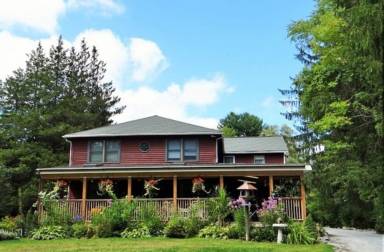 Bed and breakfast  Lenox
