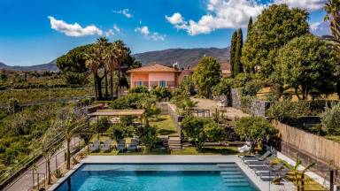 Case vacanza a Santa Venerina, incanto dell'entroterra di Sicilia - HomeToGo