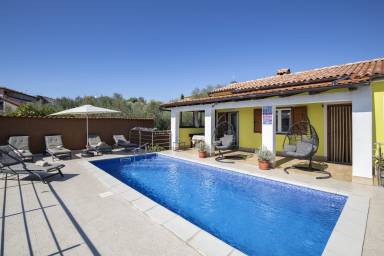 Kinderfreundliche gemütliche Villa mit Garten, privatem Pool und Terrasse | Naturblick | Hunde erlaubt