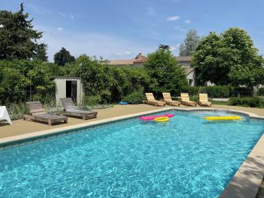 Longère avec piscine, terrasse et jardin