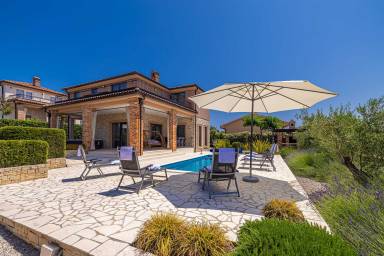 Villa NATHALIE with private pool, jacuzzi and outdoor sauna