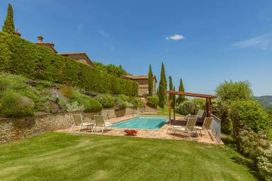 Villa con piscina privata e giardino