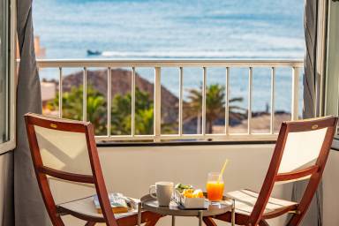 Spacieux appartement adapté aux familles avec terrasse, jardin et piscine | Vue plage | Proche de la plage