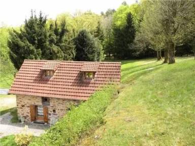 Villa avec barbecue et terrasse
