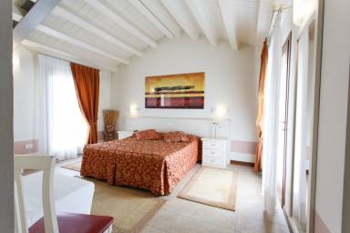 Letting with garden & terrace