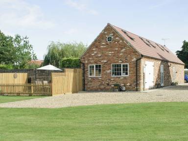 Lovely cottage with garden | Lake view | Pet-friendly