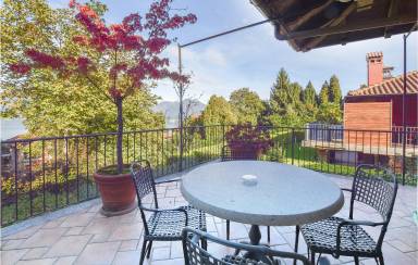 200 qm Maisonette-Wohnung, eingezäunter Garten, für 11 Gäste mit Hund in Stresa, Lago Maggiore