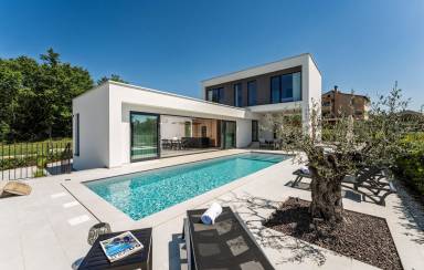 Casa con terrazza, barbecue e giardino