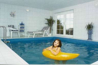 Ferienhaus mit Pool, Sauna und Terrasse | Neben dem Strand